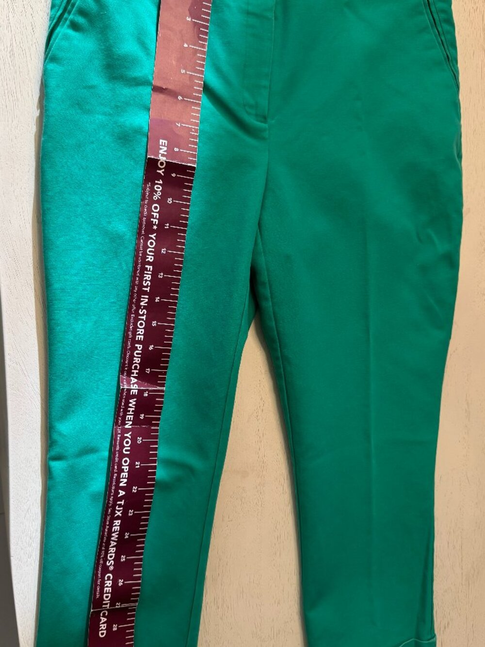 Chico's Green So Slimming Cuffed Crop Pants, size 1 (6-8)